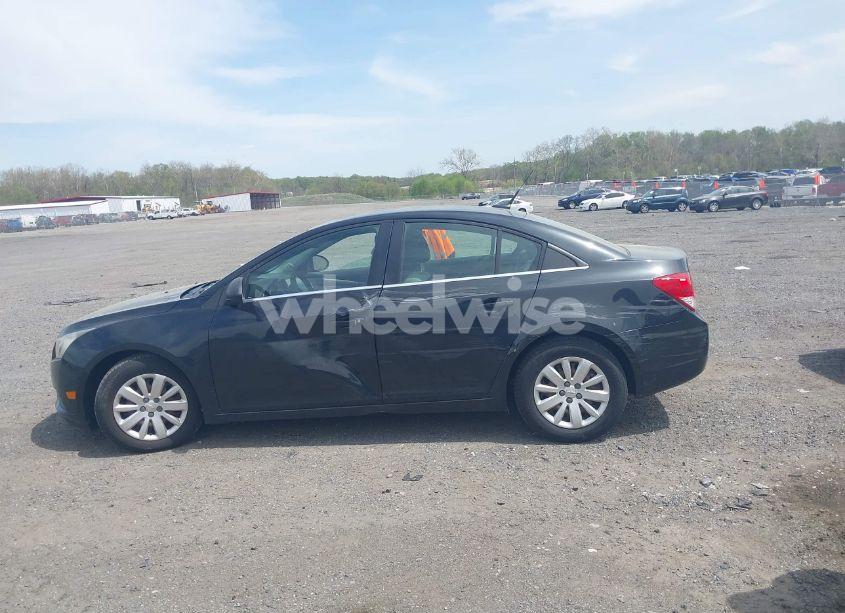 Photo 14 of 2011 Chevrolet Cruze LS (VIN 1G1PC5SH1B7294355)
