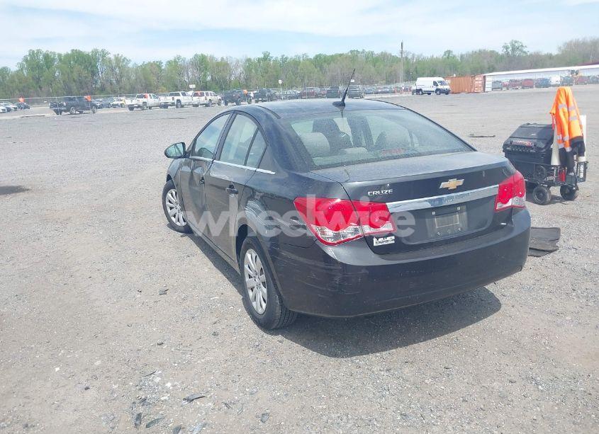 Photo 3 of 2011 Chevrolet Cruze LS (VIN 1G1PC5SH1B7294355)