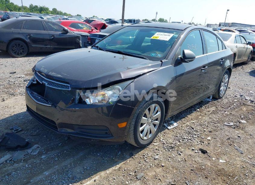 Photo 2 of 2011 Chevrolet Cruze LS (VIN 1G1PC5SH2B7108886)
