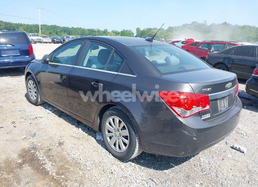 Photo 3 of 2011 Chevrolet Cruze LS (VIN 1G1PC5SH2B7108886)