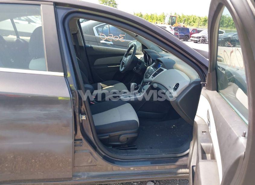 Photo 5 of 2011 Chevrolet Cruze LS (VIN 1G1PC5SH2B7108886)