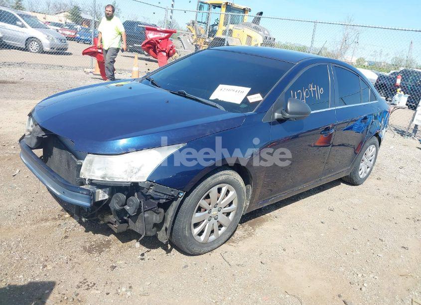 Photo 2 of 2011 Chevrolet Cruze LS (VIN 1G1PC5SH2B7158462)