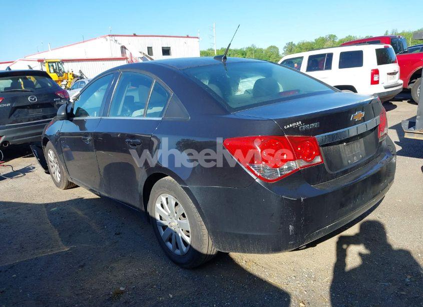 Photo 3 of 2011 Chevrolet Cruze LS (VIN 1G1PC5SH2B7177352)