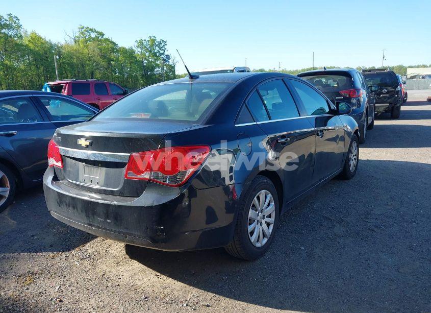 Photo 4 of 2011 Chevrolet Cruze LS (VIN 1G1PC5SH2B7177352)