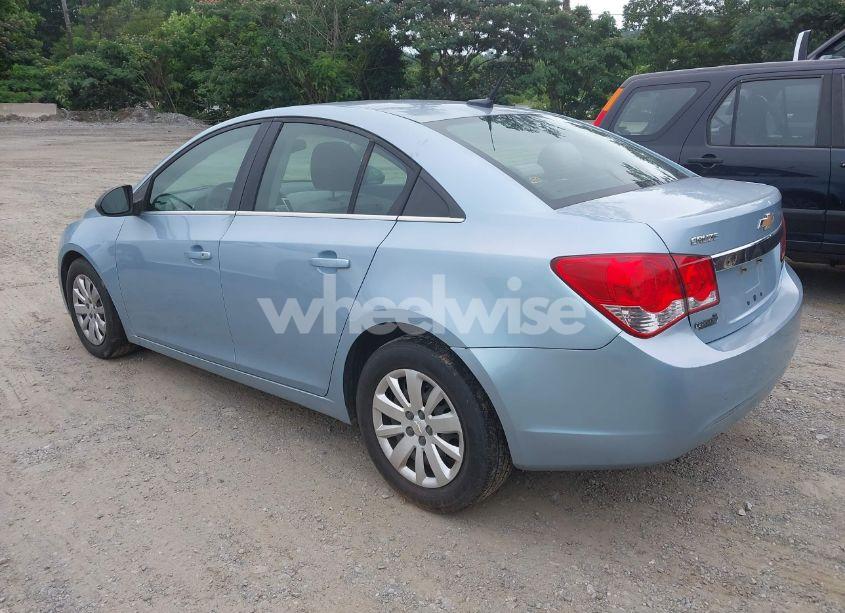 Photo 3 of 2011 Chevrolet Cruze LS (VIN 1G1PC5SH2B7282165)