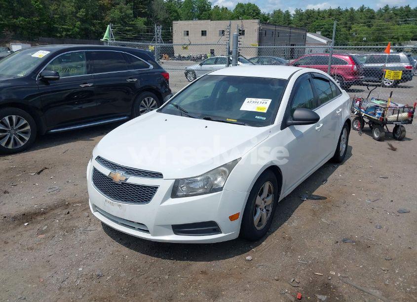 Photo 2 of 2011 Chevrolet Cruze LS (VIN 1G1PC5SH2B7283252)