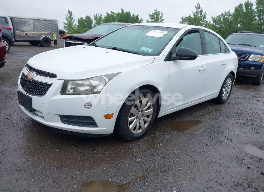 Photo 2 of 2011 Chevrolet Cruze LS (VIN 1G1PC5SH3B7108203)