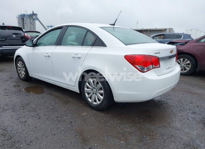 Photo 3 of 2011 Chevrolet Cruze LS (VIN 1G1PC5SH3B7108203)