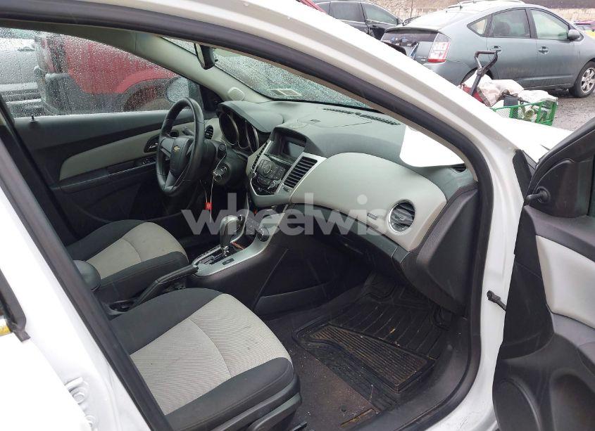 Photo 5 of 2011 Chevrolet Cruze LS (VIN 1G1PC5SH3B7108203)