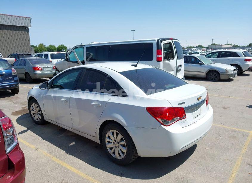 Photo 3 of 2011 Chevrolet Cruze LS (VIN 1G1PC5SH3B7114504)