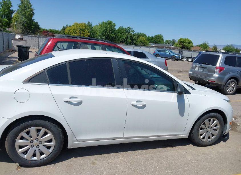 Photo 6 of 2011 Chevrolet Cruze LS (VIN 1G1PC5SH3B7114504)