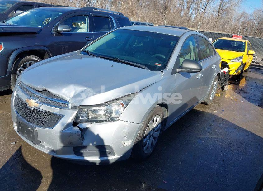 Photo 2 of 2011 Chevrolet Cruze LS (VIN 1G1PC5SH3B7140889)