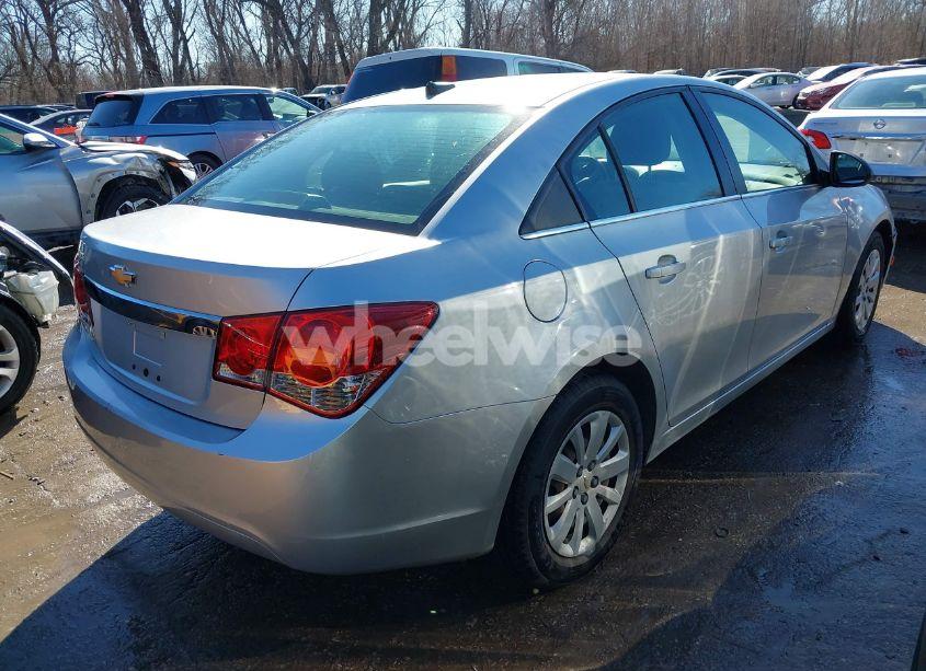 Photo 4 of 2011 Chevrolet Cruze LS (VIN 1G1PC5SH3B7140889)