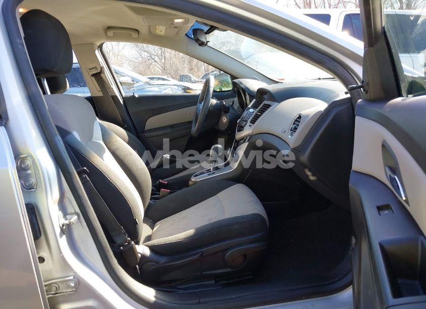 Photo 5 of 2011 Chevrolet Cruze LS (VIN 1G1PC5SH3B7140889)