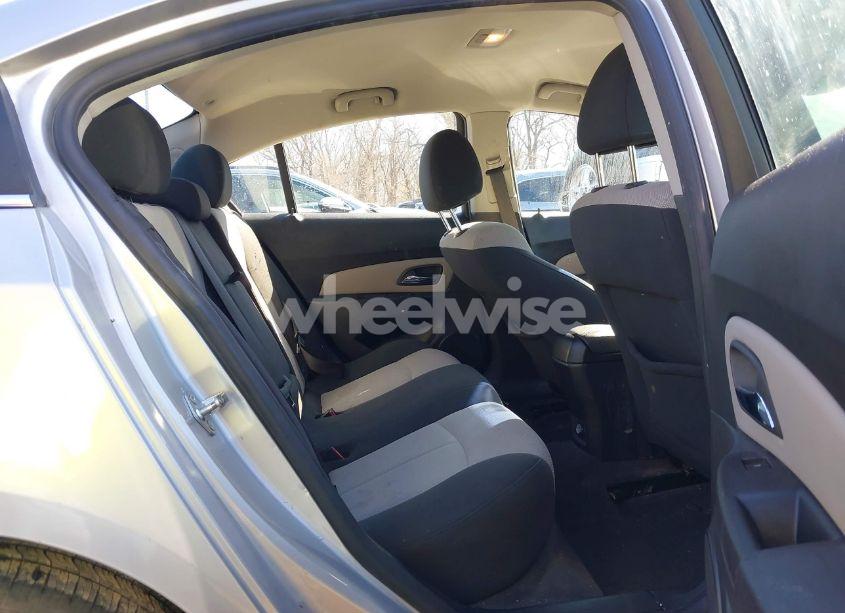 Photo 8 of 2011 Chevrolet Cruze LS (VIN 1G1PC5SH3B7140889)