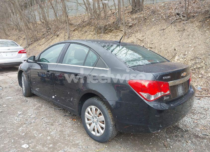 Photo 3 of 2011 Chevrolet Cruze LS (VIN 1G1PC5SH3B7149429)