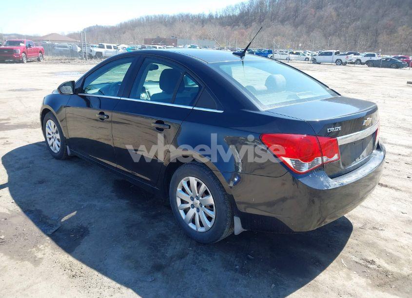 Photo 3 of 2011 Chevrolet Cruze LS (VIN 1G1PC5SH3B7286094)