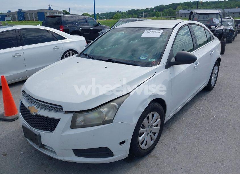 Photo 2 of 2011 Chevrolet Cruze LS (VIN 1G1PC5SH4B7117380)