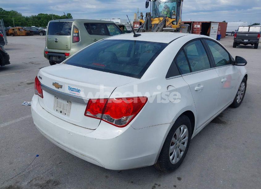 Photo 4 of 2011 Chevrolet Cruze LS (VIN 1G1PC5SH4B7117380)