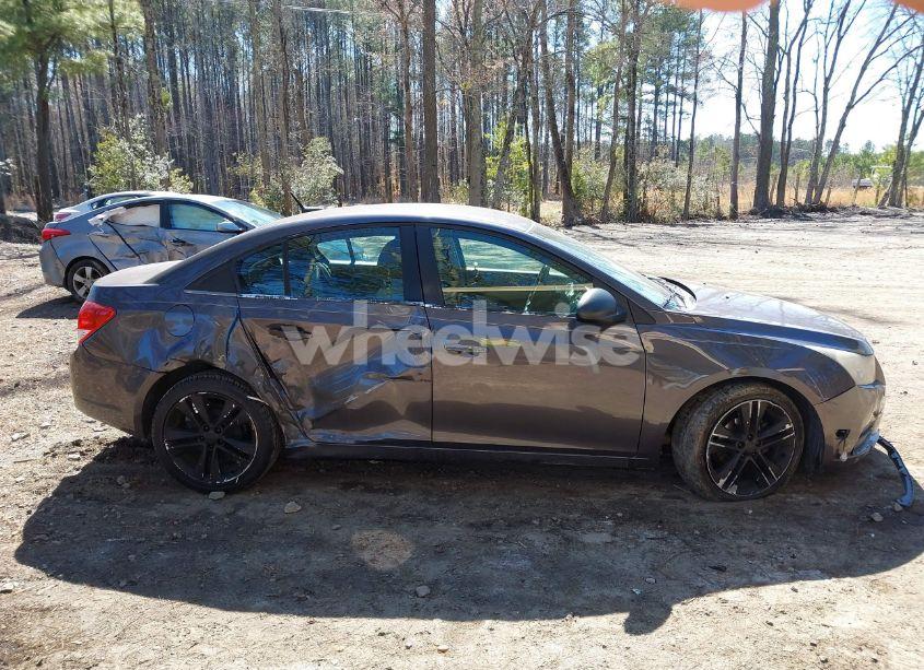 Photo 13 of 2011 Chevrolet Cruze LS (VIN 1G1PC5SH5B7101270)