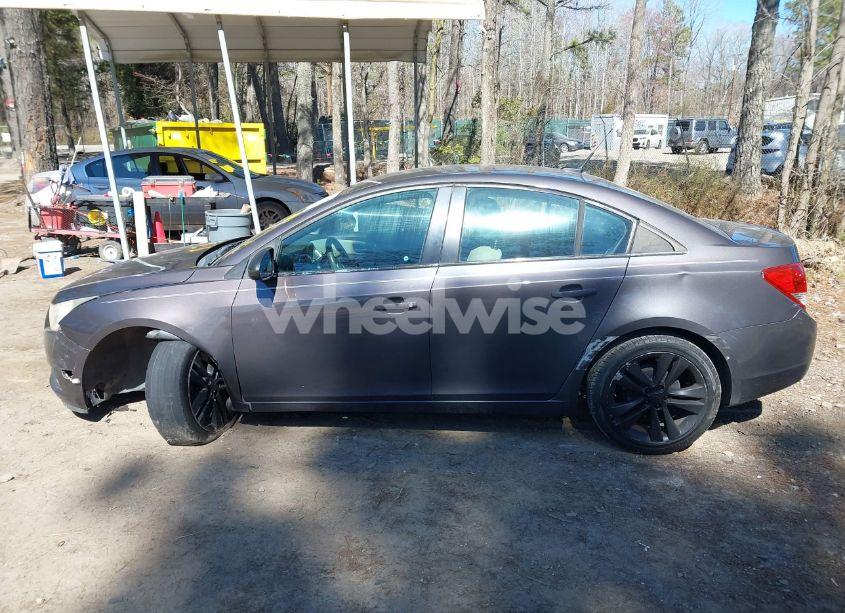 Photo 14 of 2011 Chevrolet Cruze LS (VIN 1G1PC5SH5B7101270)