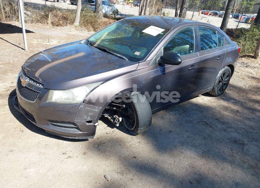 Photo 2 of 2011 Chevrolet Cruze LS (VIN 1G1PC5SH5B7101270)