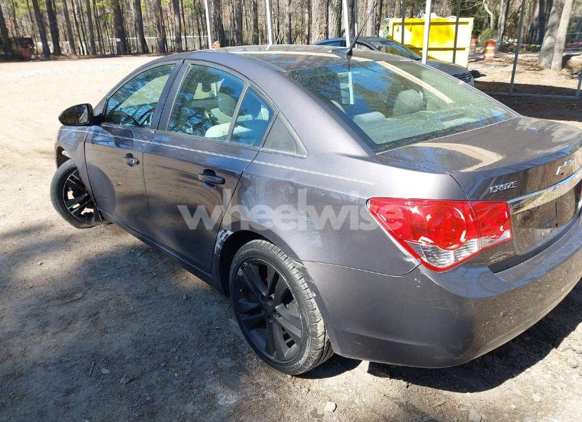 Photo 3 of 2011 Chevrolet Cruze LS (VIN 1G1PC5SH5B7101270)