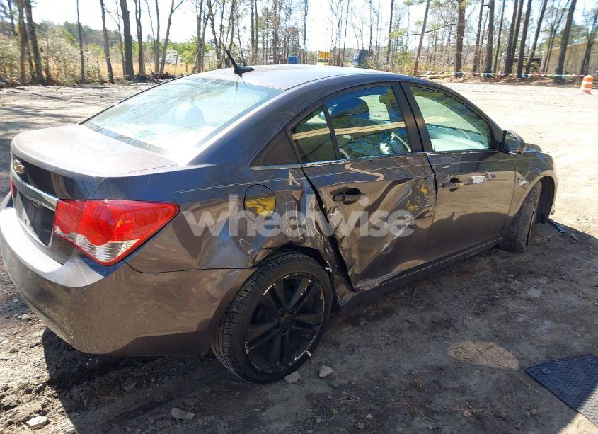 Photo 4 of 2011 Chevrolet Cruze LS (VIN 1G1PC5SH5B7101270)