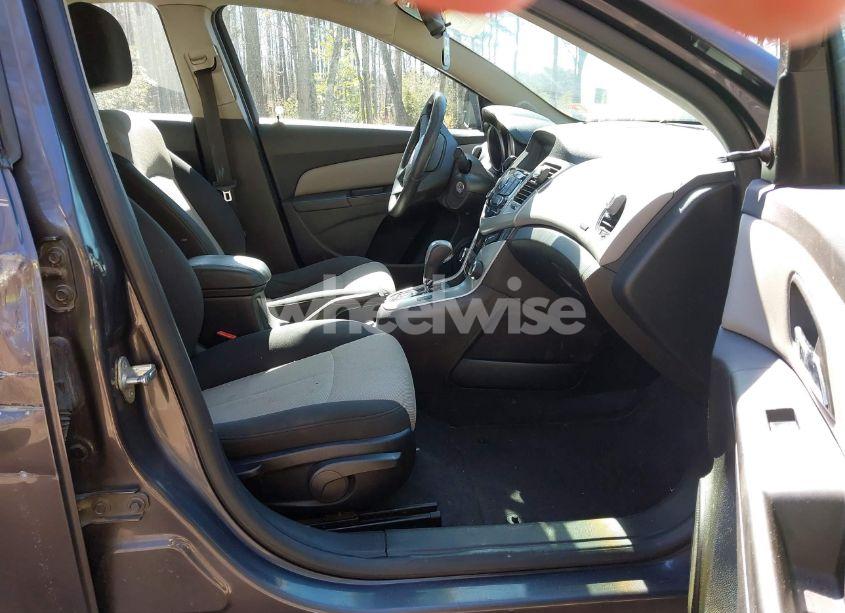 Photo 5 of 2011 Chevrolet Cruze LS (VIN 1G1PC5SH5B7101270)