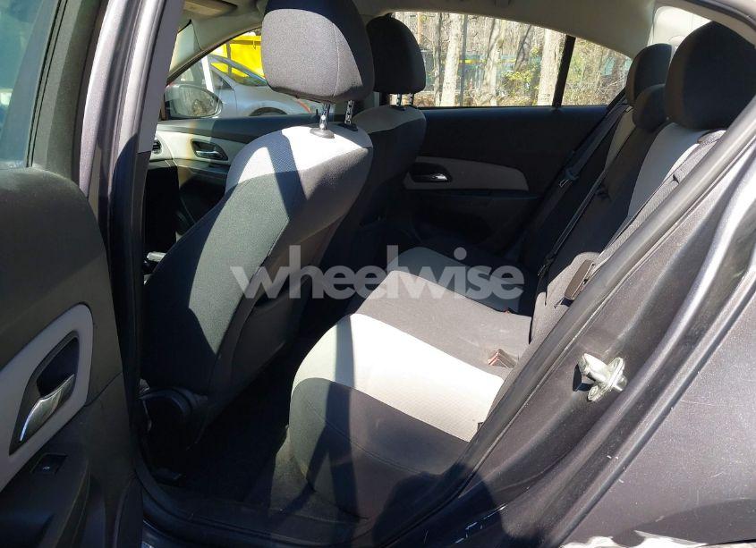 Photo 8 of 2011 Chevrolet Cruze LS (VIN 1G1PC5SH5B7101270)