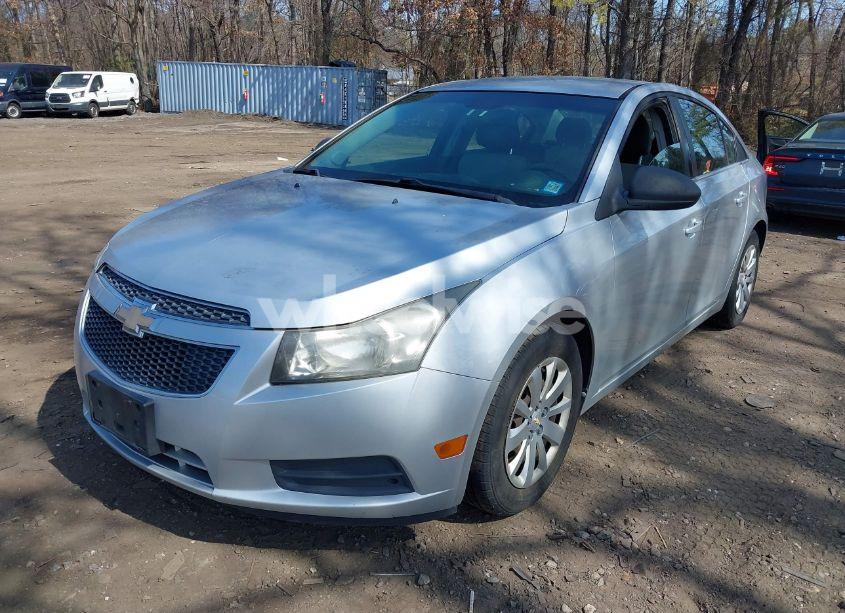 Photo 2 of 2011 Chevrolet Cruze LS (VIN 1G1PC5SH5B7129215)