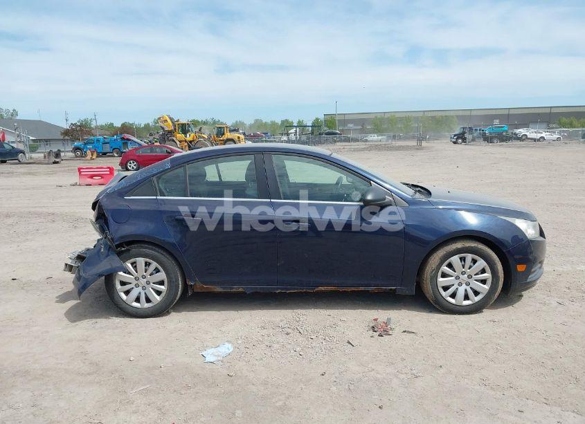 Photo 13 of 2011 Chevrolet Cruze LS (VIN 1G1PC5SH5B7190371)