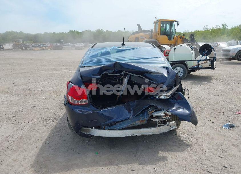 Photo 16 of 2011 Chevrolet Cruze LS (VIN 1G1PC5SH5B7190371)