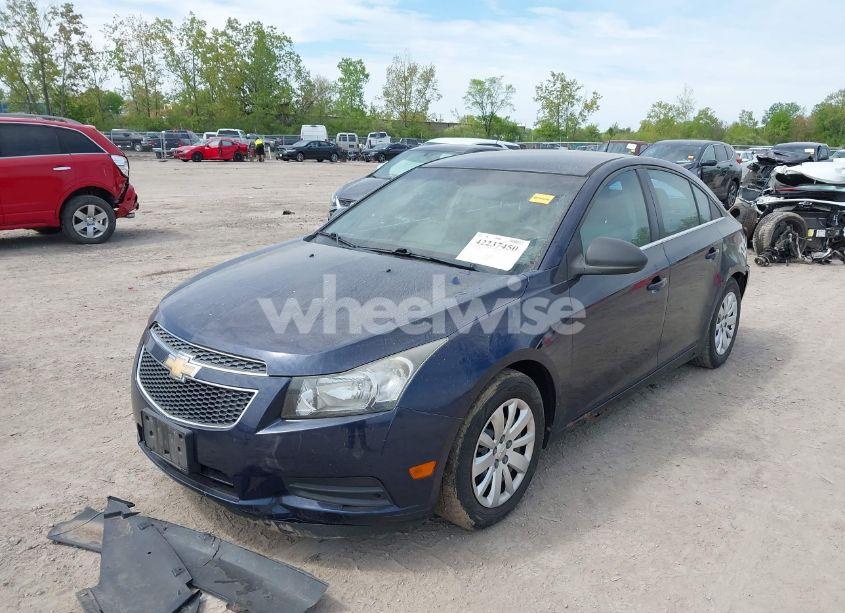 Photo 2 of 2011 Chevrolet Cruze LS (VIN 1G1PC5SH5B7190371)