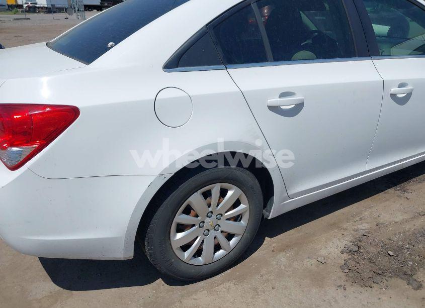 Photo 6 of 2011 Chevrolet Cruze LS (VIN 1G1PC5SH5B7224728)