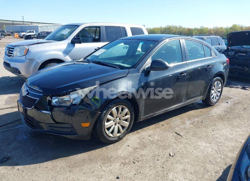 Photo 2 of 2011 Chevrolet Cruze LS (VIN 1G1PC5SH5B7254232)