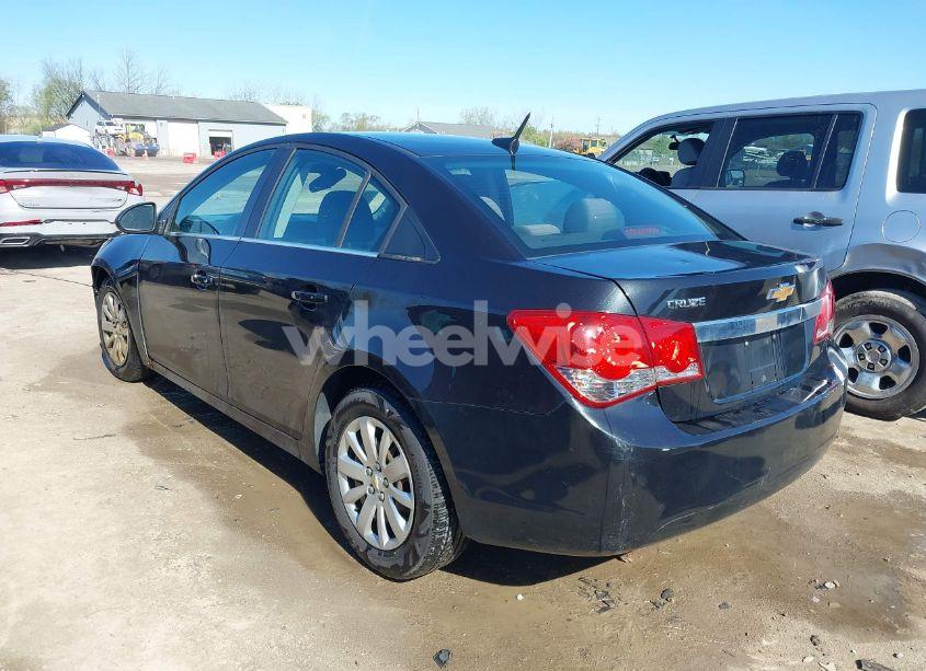 Photo 3 of 2011 Chevrolet Cruze LS (VIN 1G1PC5SH5B7254232)