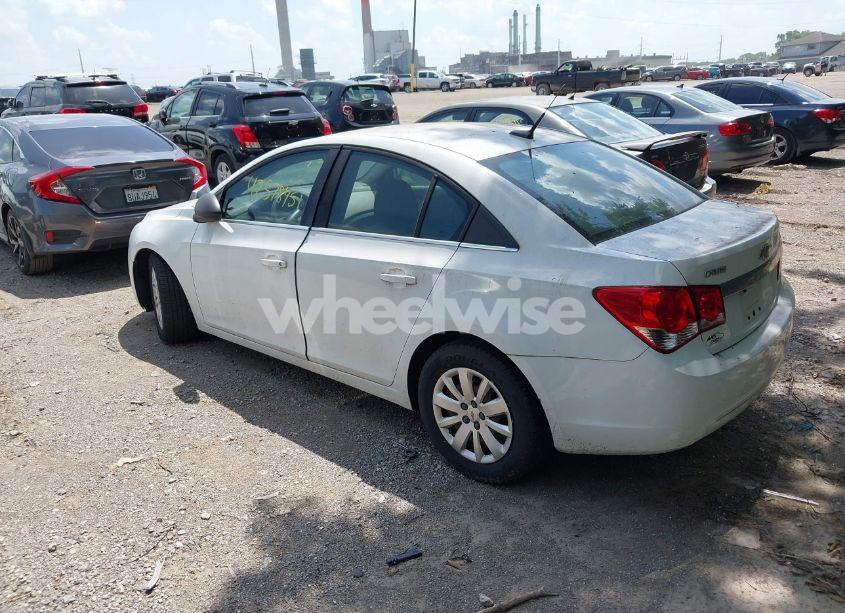 Photo 3 of 2011 Chevrolet Cruze LS (VIN 1G1PC5SH5B7257244)