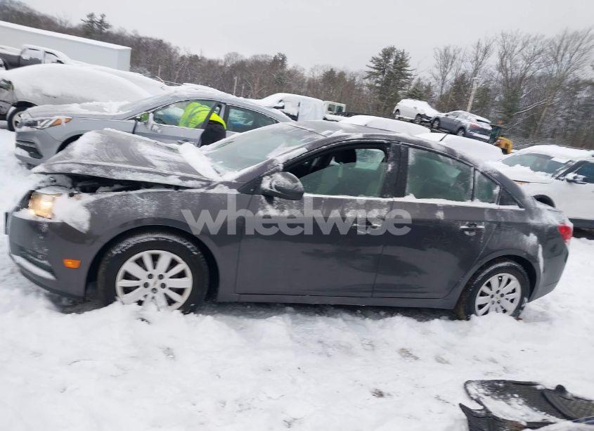 Photo 14 of 2011 Chevrolet Cruze LS (VIN 1G1PC5SH7B7198794)