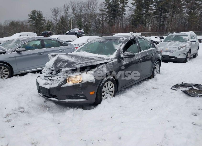 Photo 2 of 2011 Chevrolet Cruze LS (VIN 1G1PC5SH7B7198794)
