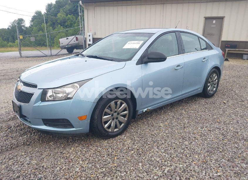 Photo 2 of 2011 Chevrolet Cruze LS (VIN 1G1PC5SH7B7202522)