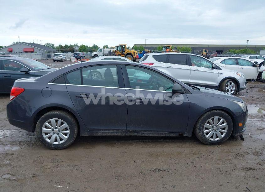 Photo 13 of 2011 Chevrolet Cruze LS (VIN 1G1PC5SH8B7100386)