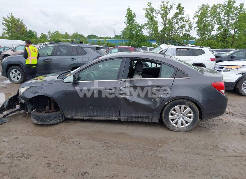 Photo 14 of 2011 Chevrolet Cruze LS (VIN 1G1PC5SH8B7100386)