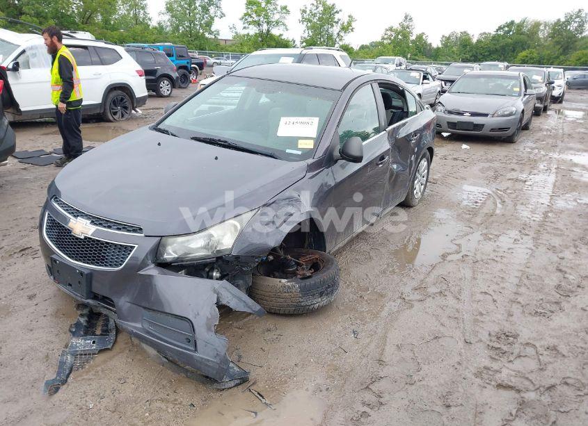 Photo 2 of 2011 Chevrolet Cruze LS (VIN 1G1PC5SH8B7100386)