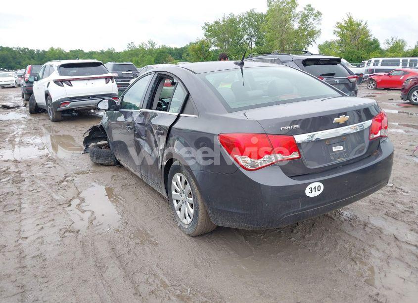 Photo 3 of 2011 Chevrolet Cruze LS (VIN 1G1PC5SH8B7100386)