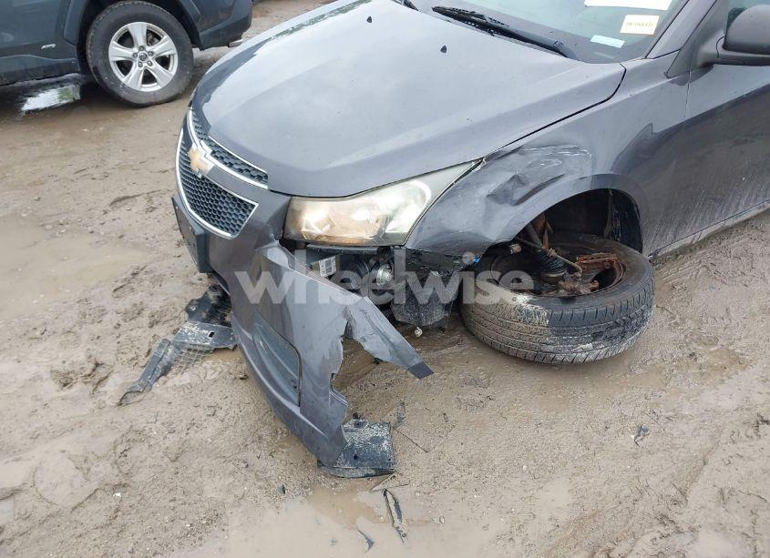 Photo 6 of 2011 Chevrolet Cruze LS (VIN 1G1PC5SH8B7100386)