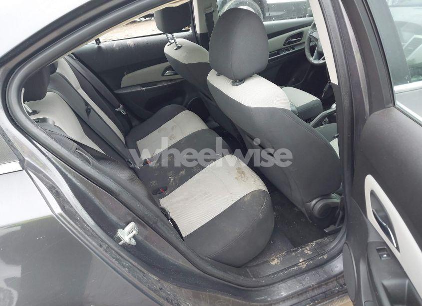 Photo 8 of 2011 Chevrolet Cruze LS (VIN 1G1PC5SH8B7100386)