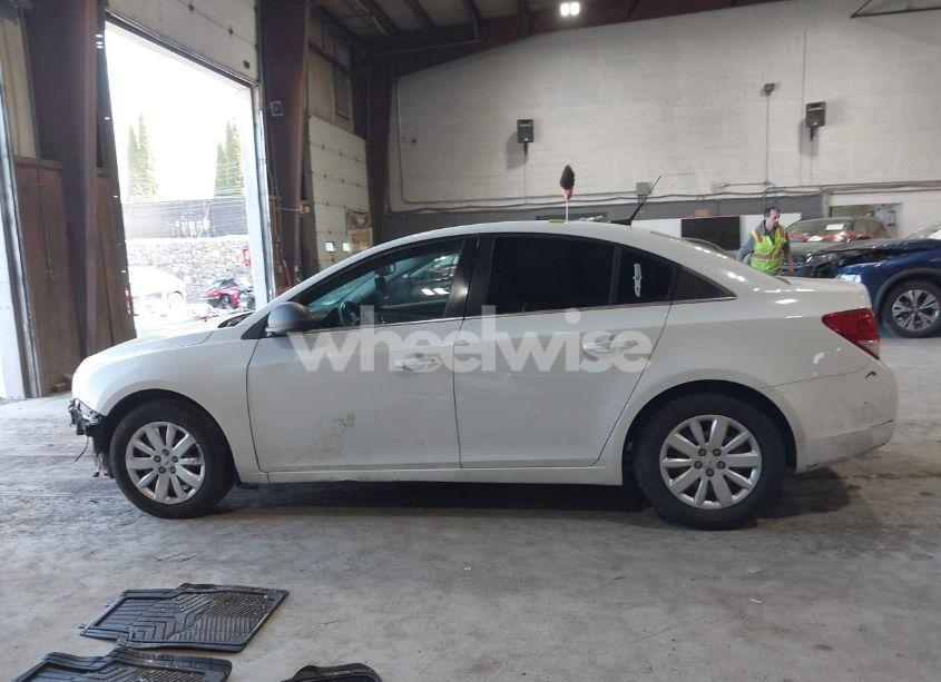 Photo 15 of 2011 Chevrolet Cruze LS (VIN 1G1PC5SH8B7113848)