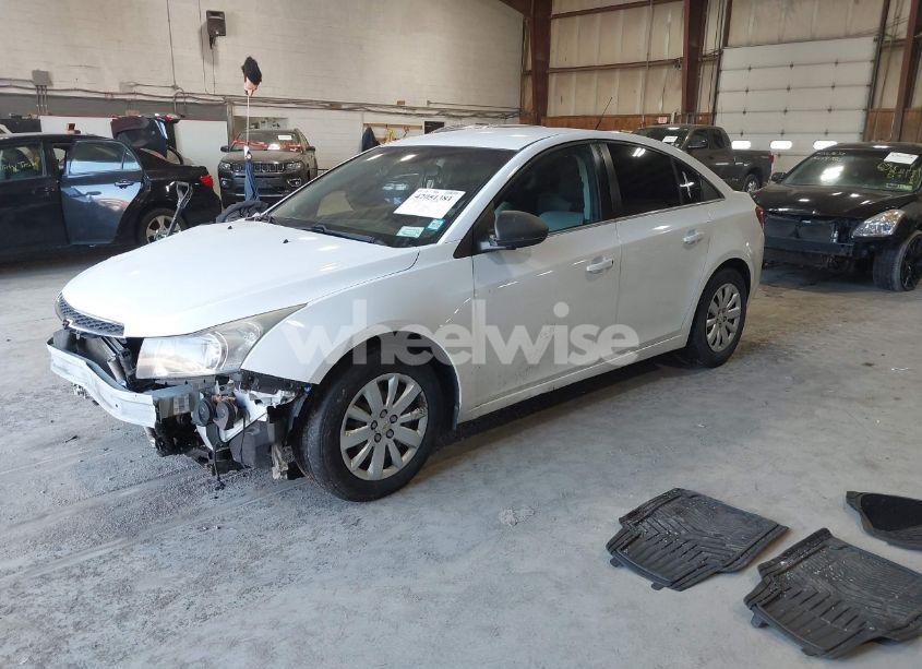 Photo 2 of 2011 Chevrolet Cruze LS (VIN 1G1PC5SH8B7113848)