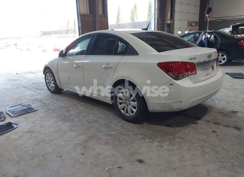 Photo 3 of 2011 Chevrolet Cruze LS (VIN 1G1PC5SH8B7113848)